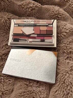 CLINIQUE
Clinique All In One Colour Palette for Women